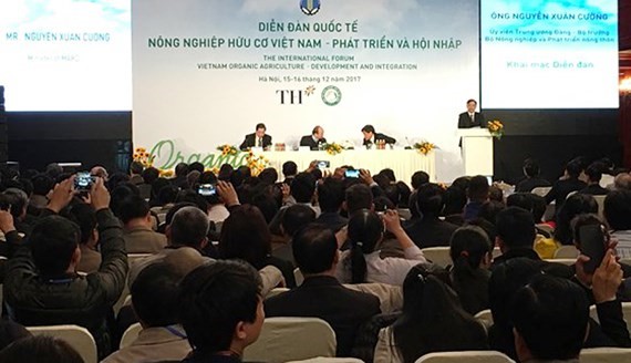 Thủ Tướng Nguyễn Xuân Phúc tham dự hội nghị, Bộ Trưởng Bộ Nông nghiệp và PTNT, Nguyễn Xuân Cường phát biểu tại diễn đàn Quốc tế Nông nghiệp hữu cơ Việt Nam (Ảnh Sưu Tầm)